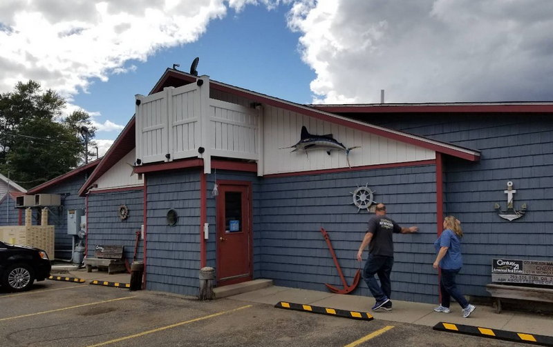 Fishers Lake (Fisher Lake, Fishers Lake) - Fisher Lake Inn